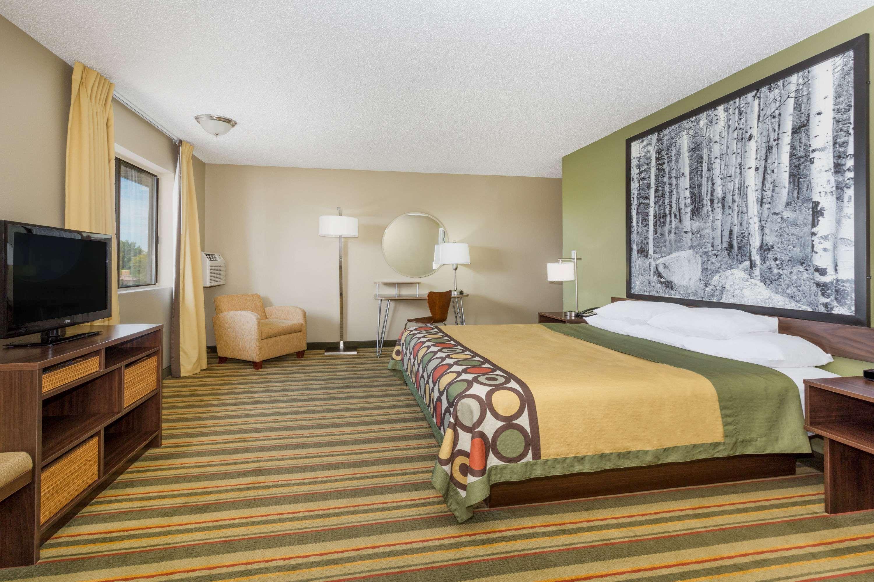 Super 8 By Wyndham Montrose Motel Bagian luar foto
