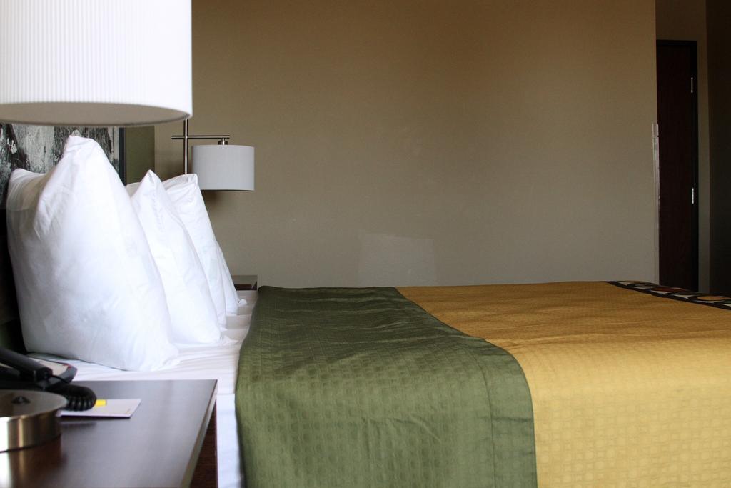 Super 8 By Wyndham Montrose Motel Bagian luar foto